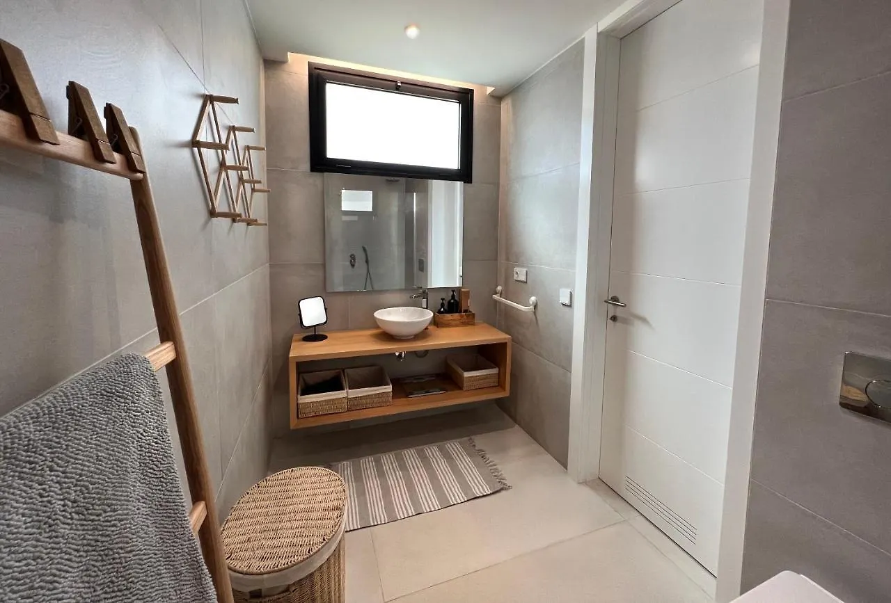 3 Bedrooms, Spacious Apartment 60 M From The Beach El Medano